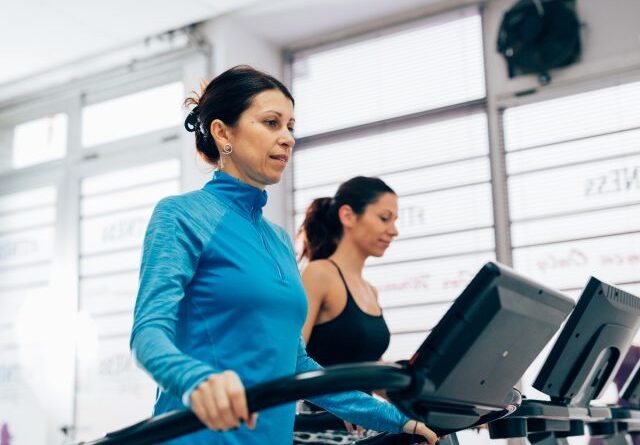 A middle-aged woman on a treadmill to show the mistakes that ruin your weight loss