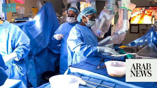 A Saudi hospital performs the world's first heart transplant