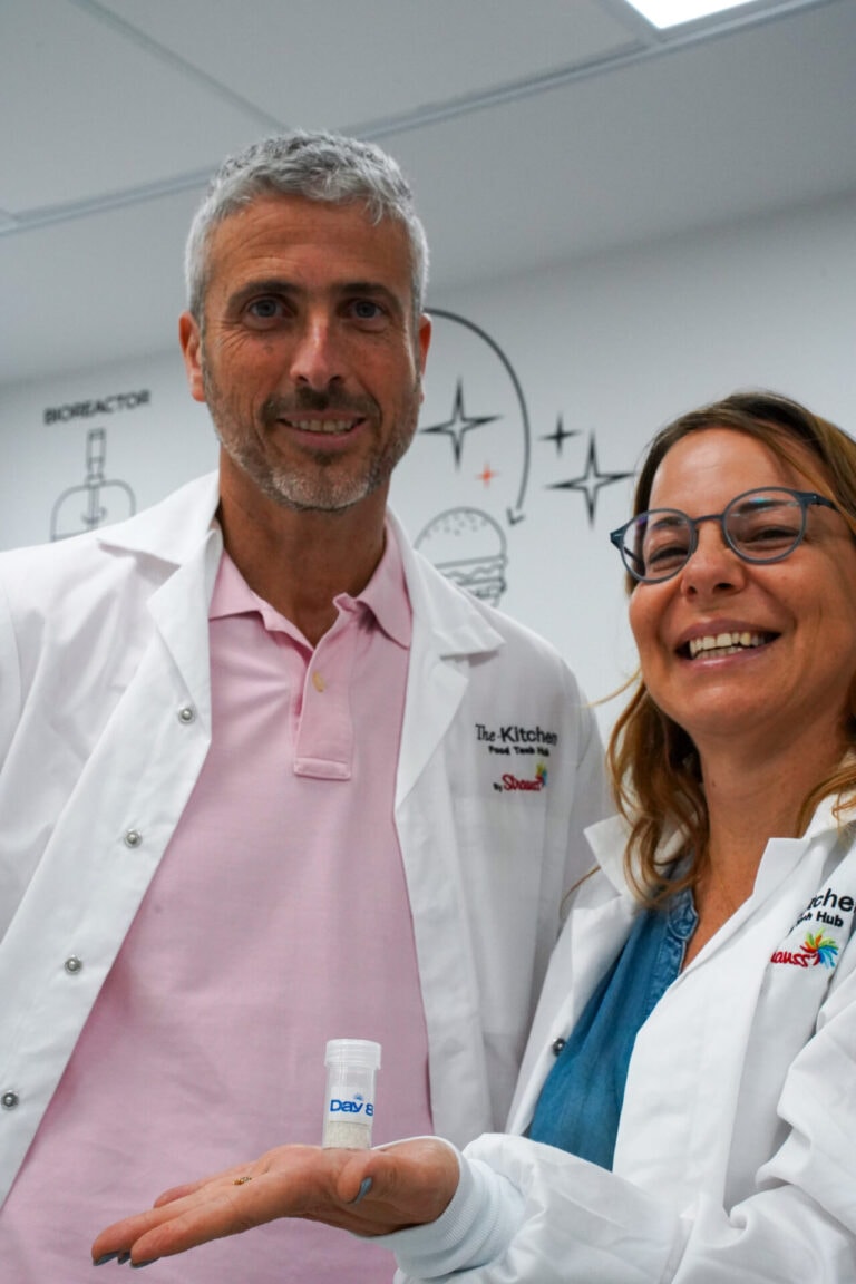 8 Day producers Daniel Rejzner and Dana Marom hold a vial of the company's protein powder. Photo courtesy of Day 8